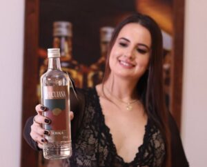 Amanda Mulheres na Produção de Cachaça