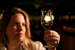 Manu Mulheres na Produção de Cachaça